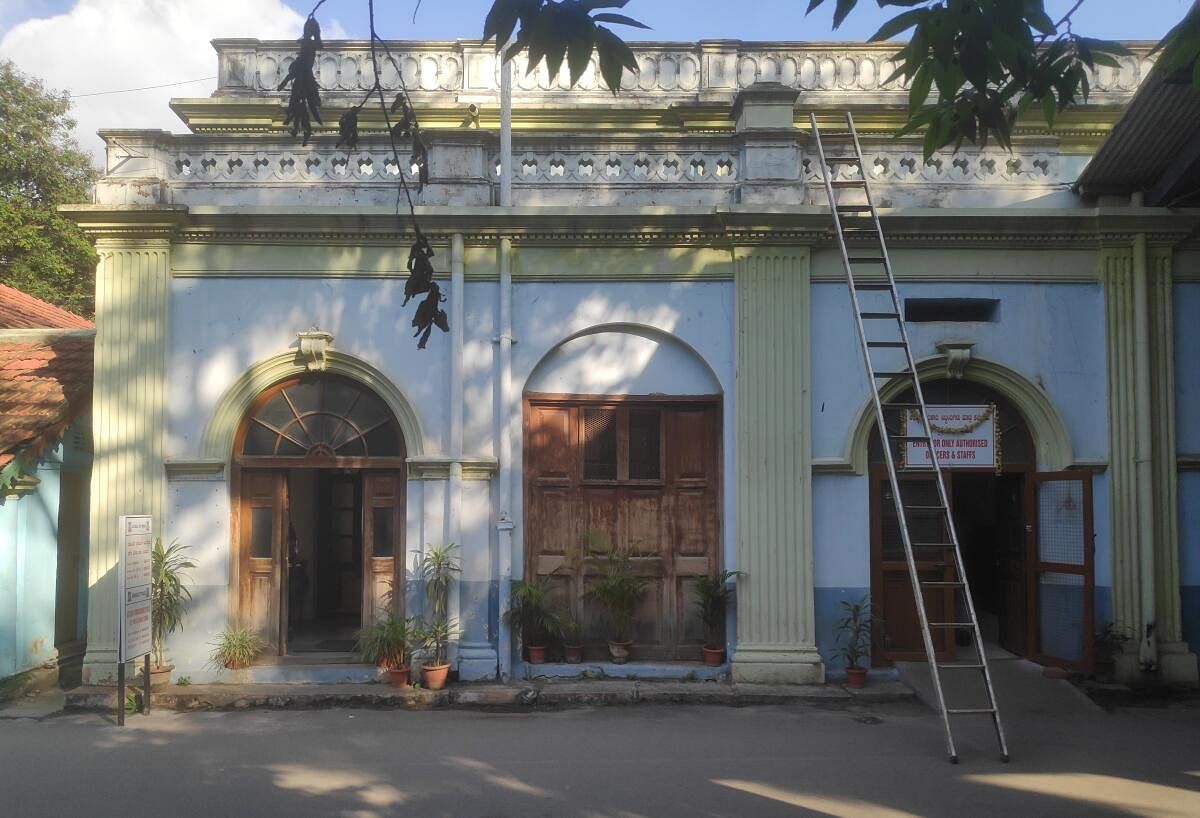 The building that formerly housed the Cubbon Assembly Rooms, and more recently, the Commissioner's office. Photo by Shikha Desai