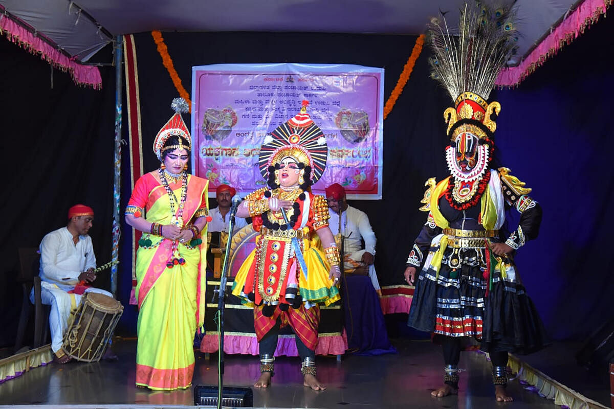 Transgenders perform Yakshagana at a show in Udupi. Credit: Special Arrangement