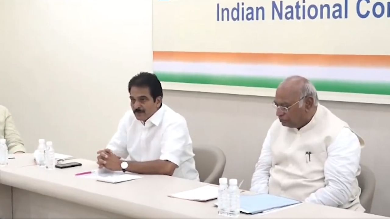 K C Venugopal and Mallikarjun Kharge at the Congress poll strategy meet, July 15, 2023. Credit: Twitter/@kharge