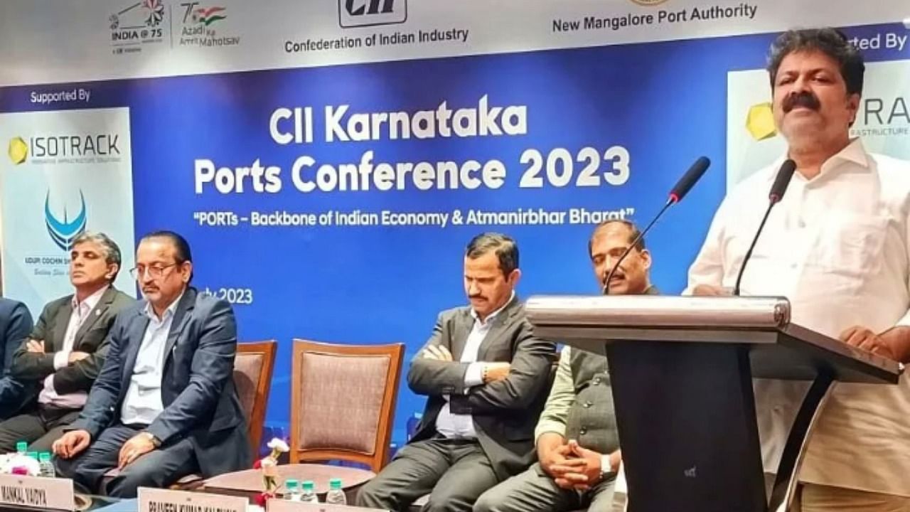 A proposal to develop a port at Mavinakurve in Uttara Kannada district under public-private partnership (PPP) model was under the consideration of the government, he said. Credit: Twitter/@MankalSVaidya