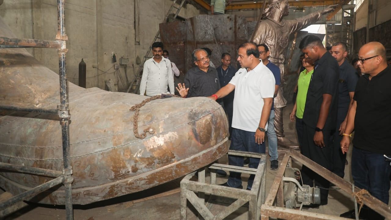 Assam Chief Minister Himanta Biswa Sarma taking stock of the work for erection of the statue of Lachit Borphukan at Ghaziabad on Saturday evening. Credit: Special Arrangement