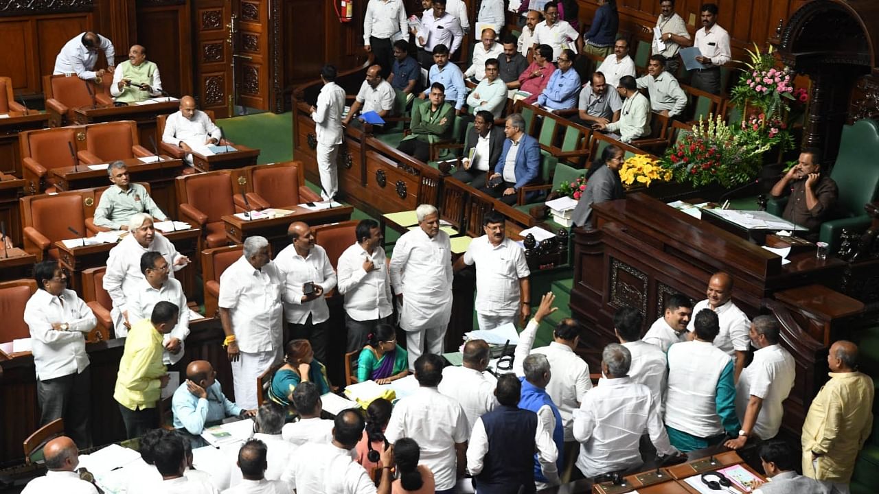 BJP and JD(S) leaders protest in the Karnataka Assembly, July 17, 2023. Credit: DH Photo