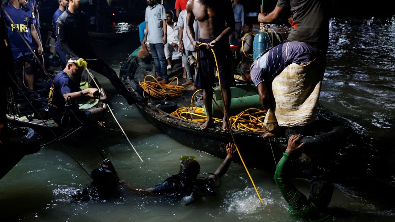 Divers continue the rescue operation after a boat sank with people onboard in Buriganga river near Dhaka, Bangladesh. Credit: Reuters Photo