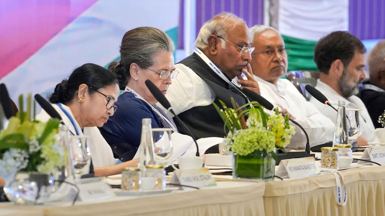 Congress President Mallikarjun Kharge, senior party leaders Sonia Gandhi, Rahul Gandhi, Bihar CM Nitish Kumar, West Bengal CM Mamata Banerjee, Tamil Nadu CM MK Stalin and others during opposition parties' meet, in Bengaluru, Monday, July 17, 2023. Credit: PTI Photo