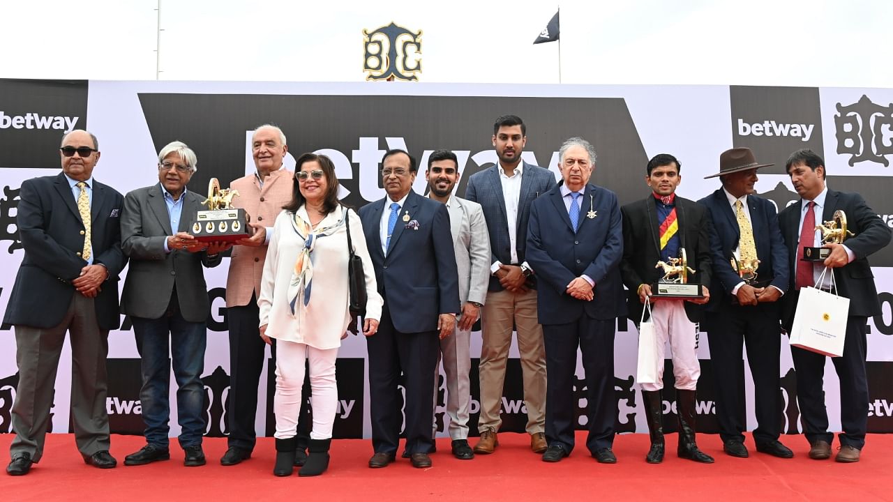 Trophy presentation ceremony, at BTC in Bengaluru on Wednesday. Credit: DH Photo/ B H Shivakumar