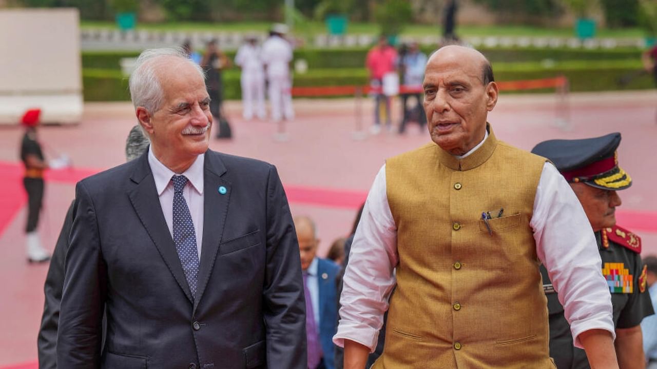 Defence Minister Rajnath Singh with Minister of Defense of Argentina Jorge Taiana after the latter was accorded a Guard of Honour, in New Delhi, Tuesday, July 18, 2023. Credit: PTI Photo