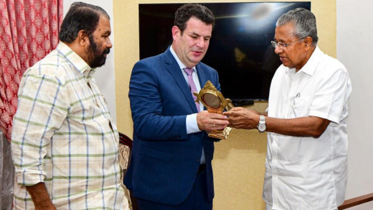 Kerala Chief Minister Pinarayi Vijayan presents Aranmula mirror to the Hubertus Heil, Federal Minister of Labour and Social Affairs in Germany. Credit: PTI Photo