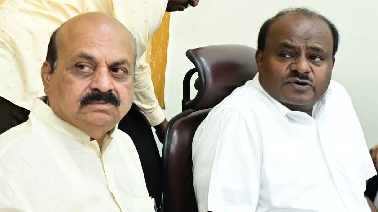 Former Karnataka chief ministers Basavaraj Bommai (L) and H D Kumaraswamy (R). Credit: DH Photo