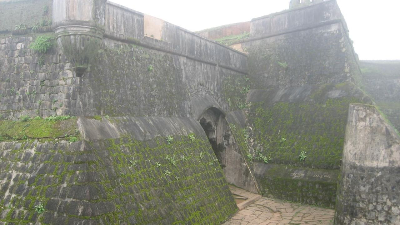 Fort of Manjarabad. Credit: DH Photo