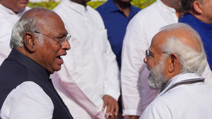 Prime Minister Narendra Modi with Congress President Mallikarjun Kharge. Credit: PTI File Photo  