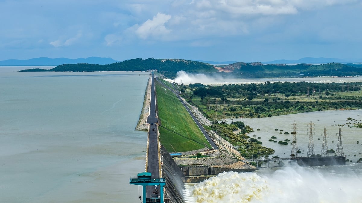 Hirakud Dam, Best Picnic Place in Odisha