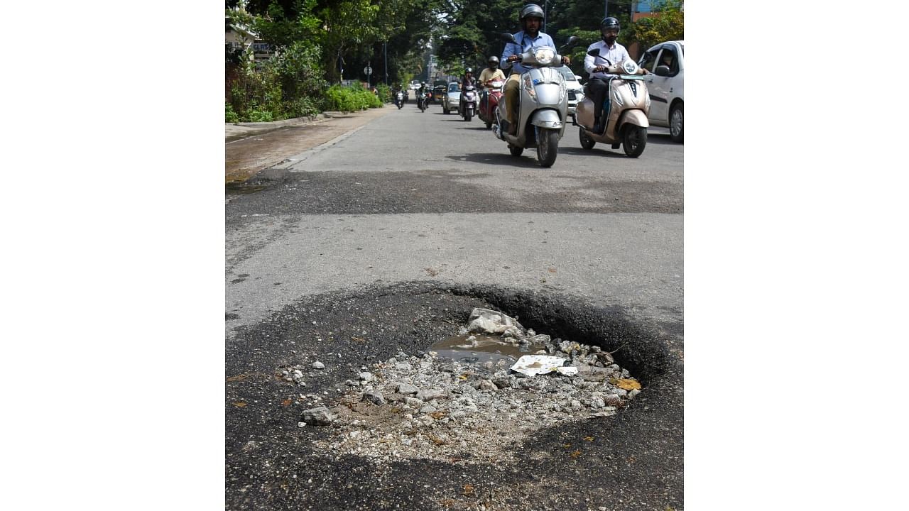 Commuters navigate through several potholes developed on Richmond Road which is a part of TenderSURE project, in Bengaluru on Thursday, November 03, 2022. Credit: DH Photo