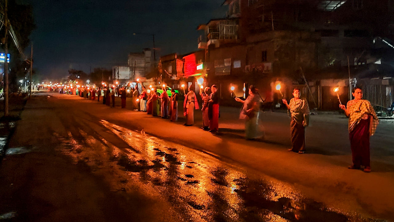 <div class="paragraphs"><p>Women form a human chain to protest against the ethnic violence between Meitei and Kuki community people in Manipur. </p></div>