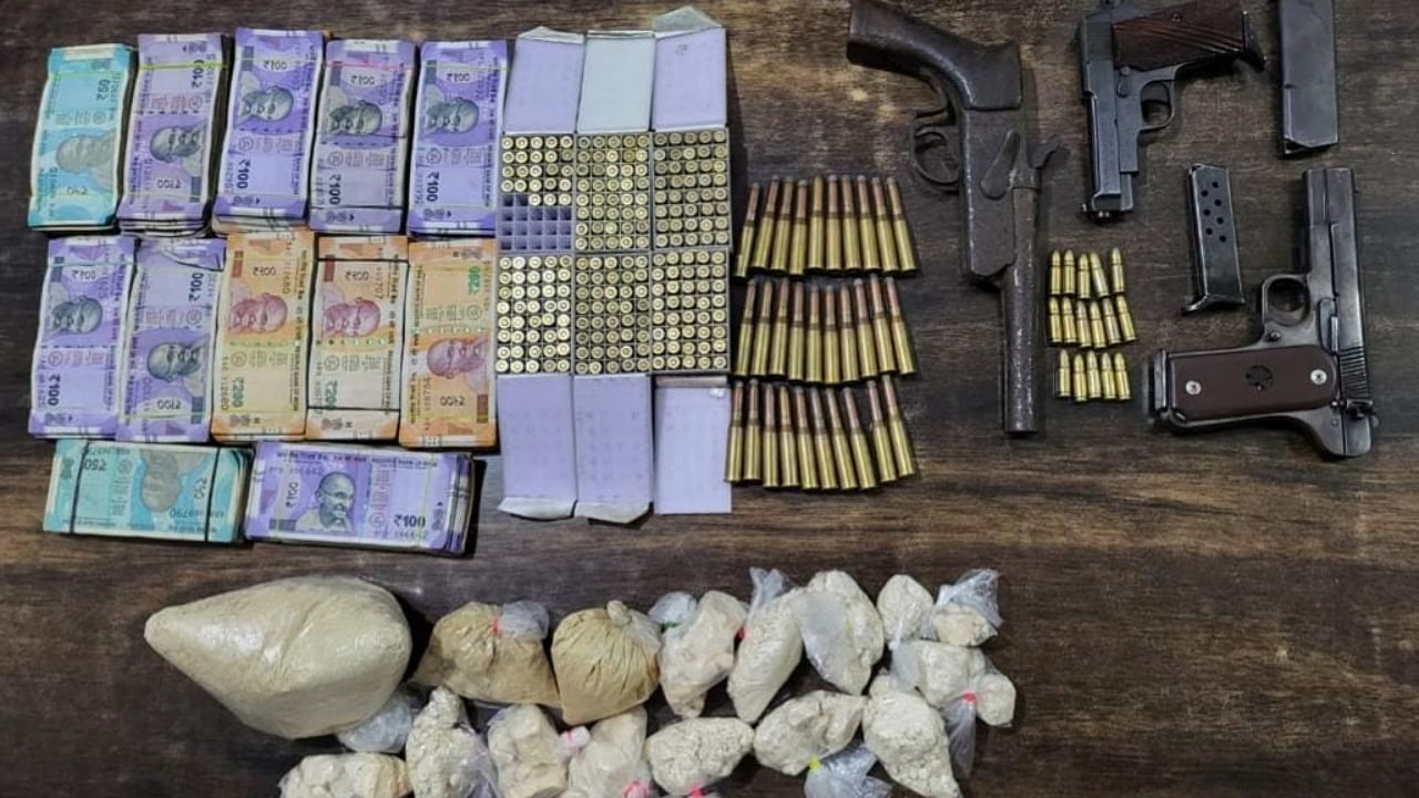Two main operatives were arrested with 1.2 Kg Heroin, 3 pistols, 260 live cartridges and Rs. 1.4 lakh drug money. Credit: Twitter/@DGPPunjabPolice