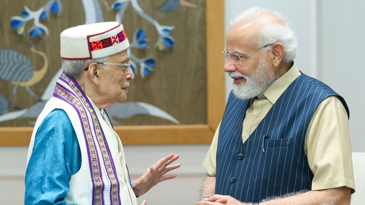 Prime Minister Narenda Modi meets Murli Manohar Joshi. Credit: X/@narendramodi