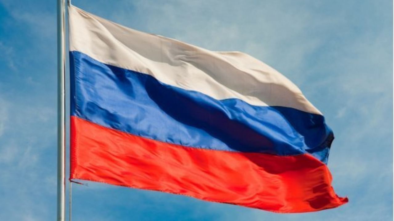 <div class="paragraphs"><p>The Russia flag. </p></div>