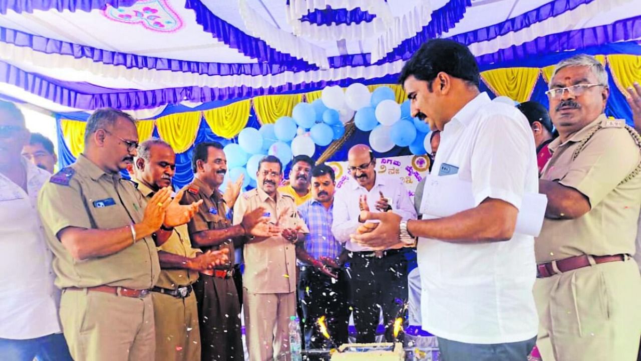 The KSRTC staff, Mysuru division, celebrate 62nd Foundation Day at Mysuru City Bus Station on Tuesday. Credit: DH Photo