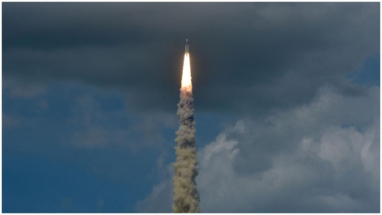 India's LVM3-M4 lifts off carrying the Chandrayaan-3 lander from the Satish Dhawan Space Centre at Sriharikota, India, July 14, 2023. Credit: Reuters Photo