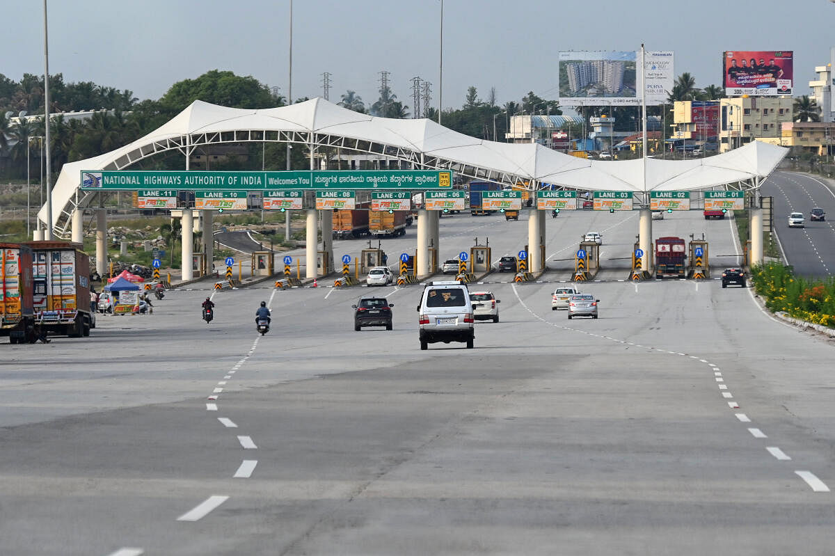 A toll plaza at the Bengaluru-Mysuru Expressway. DH PHOTO BY PUSHKAR V