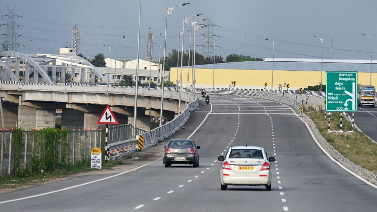 A view of Bengaluru-Mysuru expressway. Credit: DH Photo