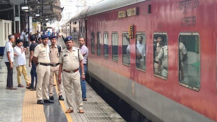 <div class="paragraphs"><p>The Mumbai-Jaipur Superfast Express train at the Mumbai Central Station, Monday.   </p></div>