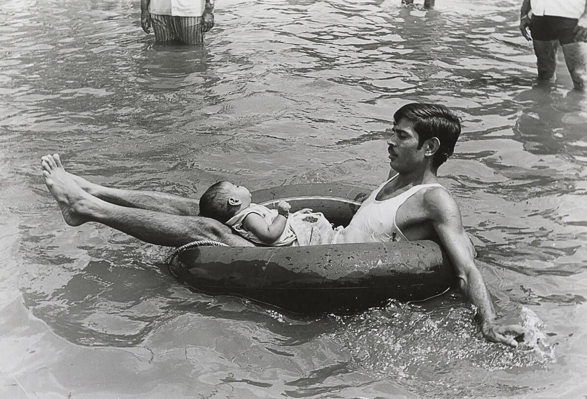 Flash floods, Delhi 1970. (All pics courtesy: T S Satyan Family Trust & Museum of Art &amp; Photography, Bengaluru)