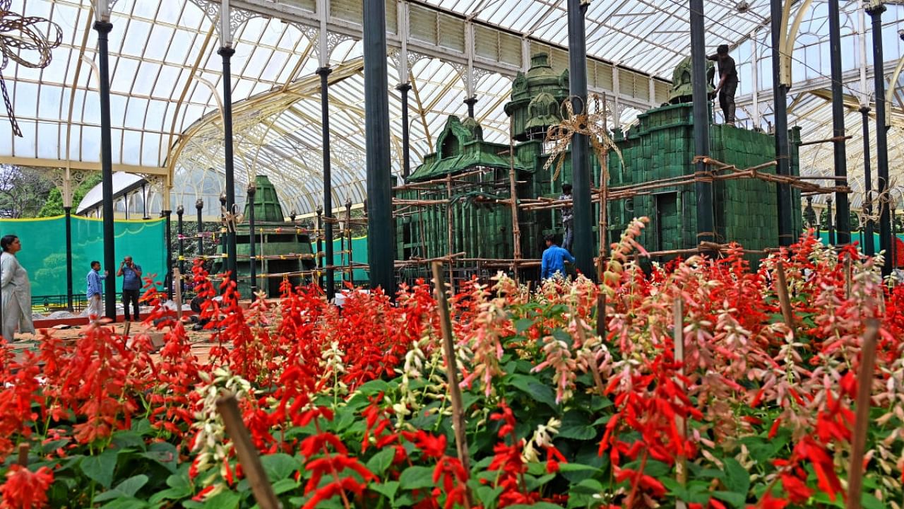 Preparations underway for the annual Independence Day flower show in Lalbagh. Credit: DH Photo