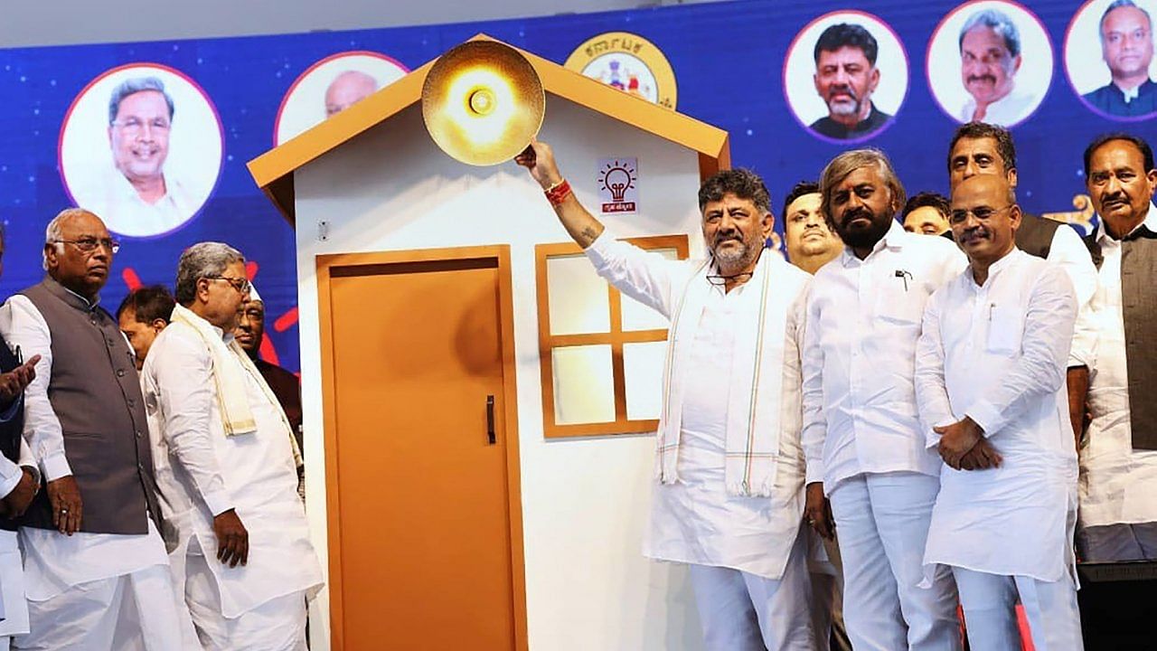 <div class="paragraphs"><p>'Gruha Jyothi’ scheme launch in Karnataka.</p></div>