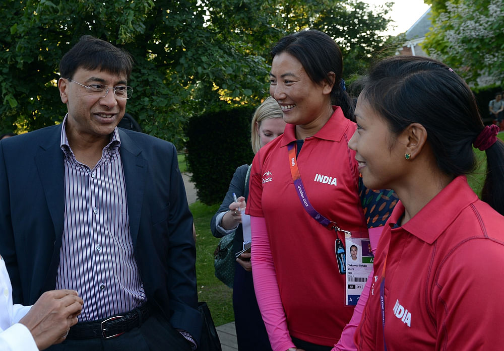 Chairman of the Board of Directors and CEO of ArcelorMittal, Lakshmi Mittal (2L) speaks with Indian archers Bombaliya Devi Laishram and Chekrowulo Swuro during a felicitation function for Indian athletes in London on July 23, 2012 four days ahead of ...