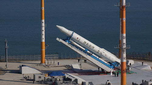 This handout photo provided by Korea Aerospace Research Institute (KARI) on January 28, 2013 shows engineers and launch coordinators gathering near the Korea Space Launch Vehicle-I (KSLV-I) on its launch pad at the Naro Space Center in Goheung, 350 k...