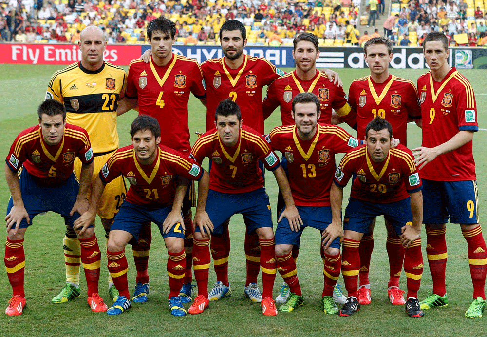 The Spanish players pose for a team group photo prior to the soccer Confederations Cup group B match between Spain and Tahiti at Maracana stadium in Rio de Janeiro, Brazil, Thursday, June 20, 2013. (AP Photo