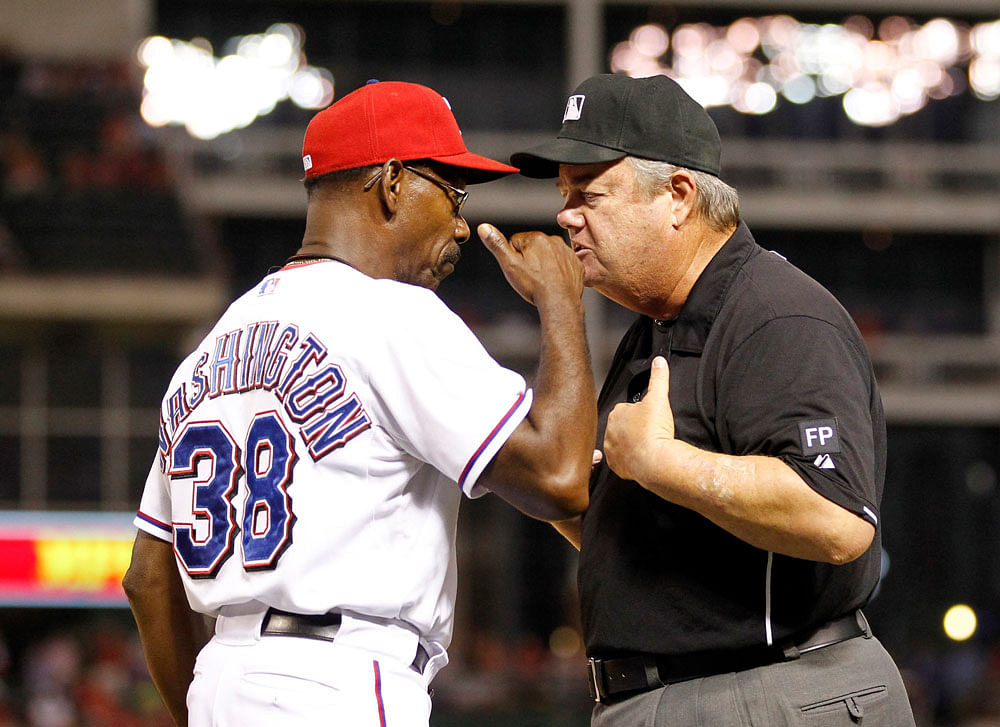 Texas Rangers manager Ron Washington (L) argues with first base umpire Joe West in the ninth inning of their MLB American League baseball game against Oakland Athletics in Arlington, Texas September 13, 2013. REUTERS