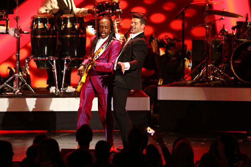 Verdine White, of the musical group Earth, Wind and Fire, left, and Robin Thicke perform...