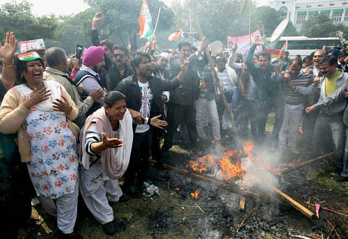 New Delhi: Delhi Congress activists burning Arvind Kejriwal's effigy during launch of the party's 'Pol Khol Abhiyan' against AAP, in New Delhi on Sunday. PTI Photo by Shahbaz Khan