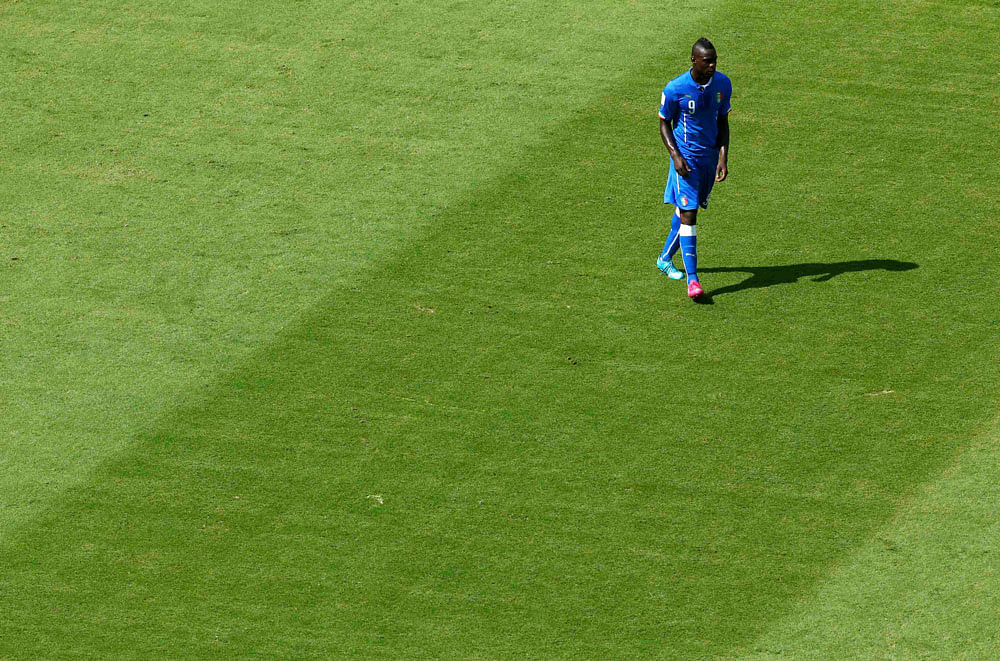 Italy's Mario Balotelli is seen on the pitch during their 2014 World Cup Group D soccer match against Costa Rica at the Pernambuco arena in Recife June 20, 2014. REUTERS/