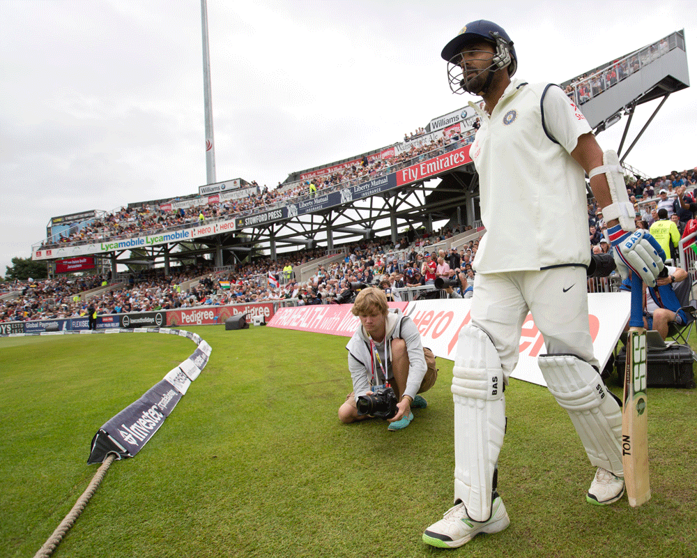 India's Murali Vijay, left, and Gautam Gambhir take to the pitch as play  begins at Old Trafford cricket ground on the first day of the fourth  test match of their five match series against England, in Manchester,  England, Thursday, Aug. 7, 2014.  (...