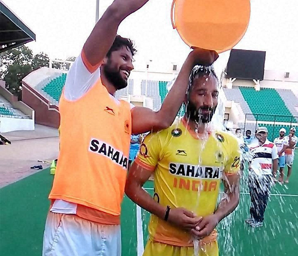 New Delhi: Indian Men’s Hockey team Captain Sardar Singh showed his consent towards the noble purpose by accepting the “ ALS Ice Bucket Challenge” in New Delhi on Friday. PTI Photo 