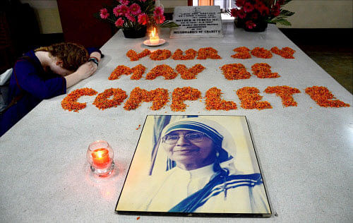 A woman paying  homage to the late Missionaries of Charity head Sister  Nirmala at Mother Teressa Tomb in Kolkata on Tuesday. PTI Photo