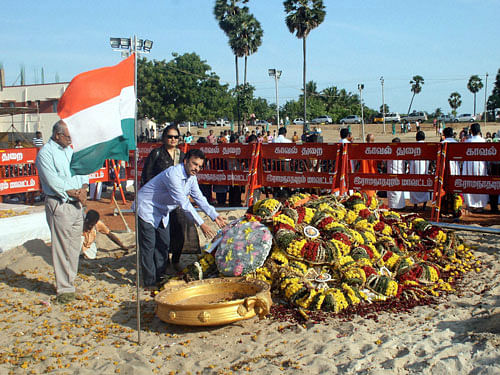 People pay homage at the grave of former president APJ Abdul Kalam in Rameswaram on Saturday.PTI  Photo.