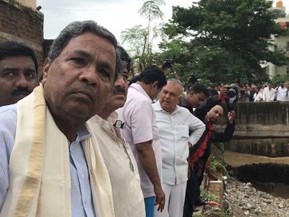 Chief Minister Siddaramaiah, Home minister Ramalinga Reddy and other Officials are visited at the spot where people are lost their life at JC Nagara, Kurubarahalli, drain in Bengaluru on Saturday. DH Photo