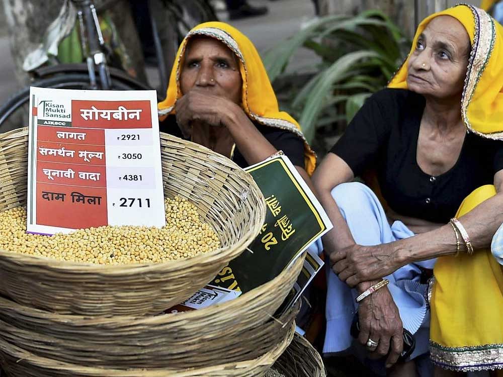  Women farmers from Haryana holding a protest outside the Krishi Bhavan against the poor pricing of Kharif crops, in New Delhi on Wednesday. 