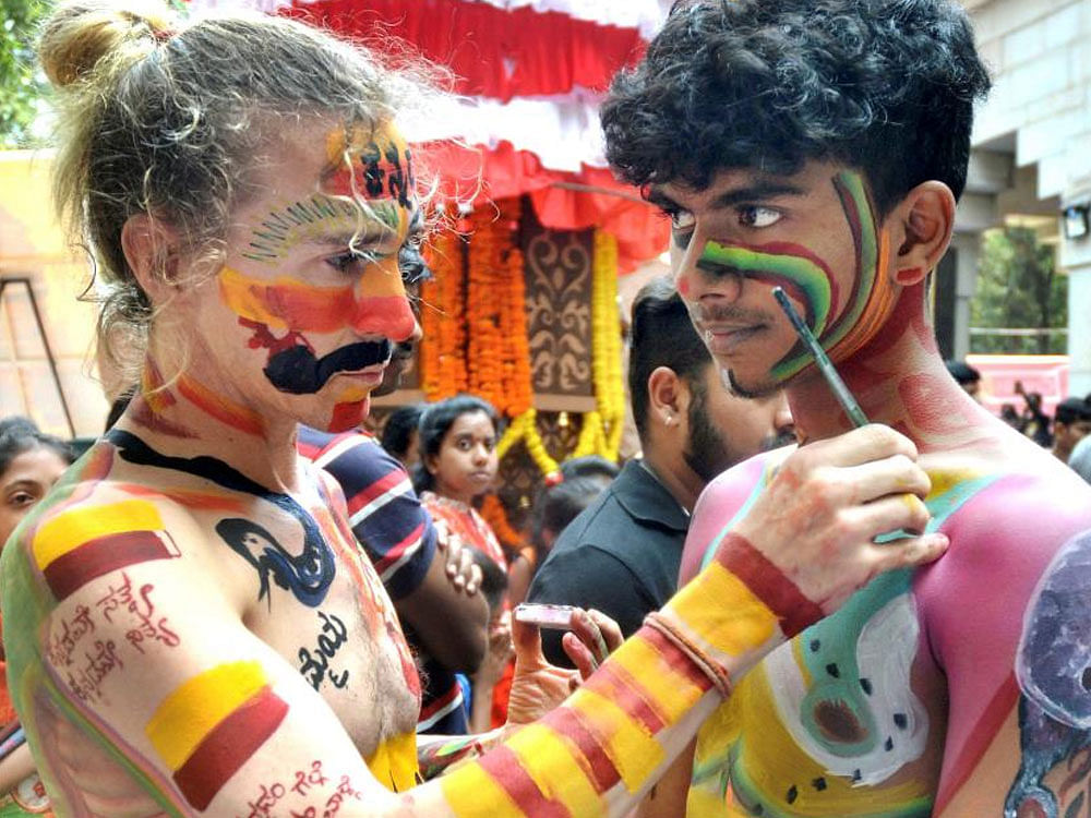 Artists at an annual Chithra Santhe (Art Fair) at Chitrakala Parishad in Bengaluru on Sunday.