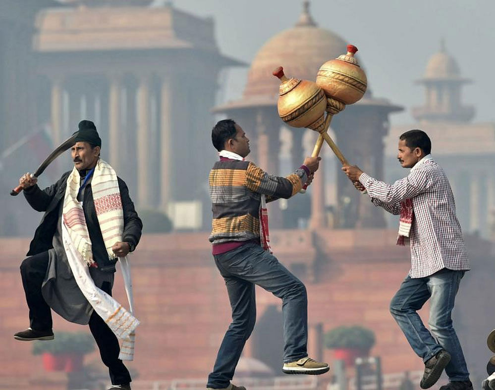 Tableaux artists rehearse for the upcoming Republic Day parade at Rajpath in New Delhi on Thursday. PTI Photo