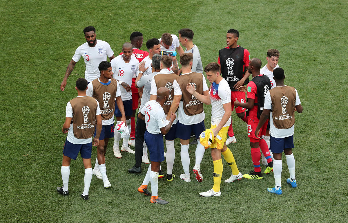 Soccer Football - World Cup - Group G - England vs Panama - Nizhny Novgorod Stadium, Nizhny Novgorod, Russia - June 24, 2018 England and Panama players shake hands after the match REUTERS