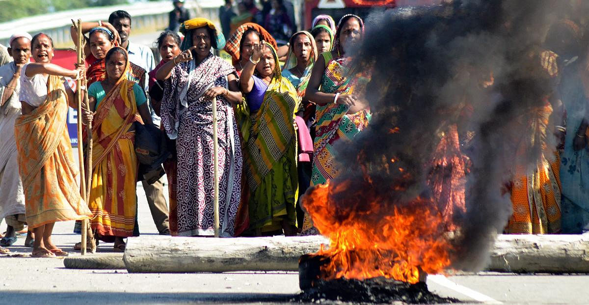 Members of Bengali community burn tyres to block a road during 'Bandh' over the killing of five people by suspected United Liberation Front of Assam (ULFA) last night, at Tinsukia district of Assam, Friday, Nov 02, 2018. (PTI Photo)
