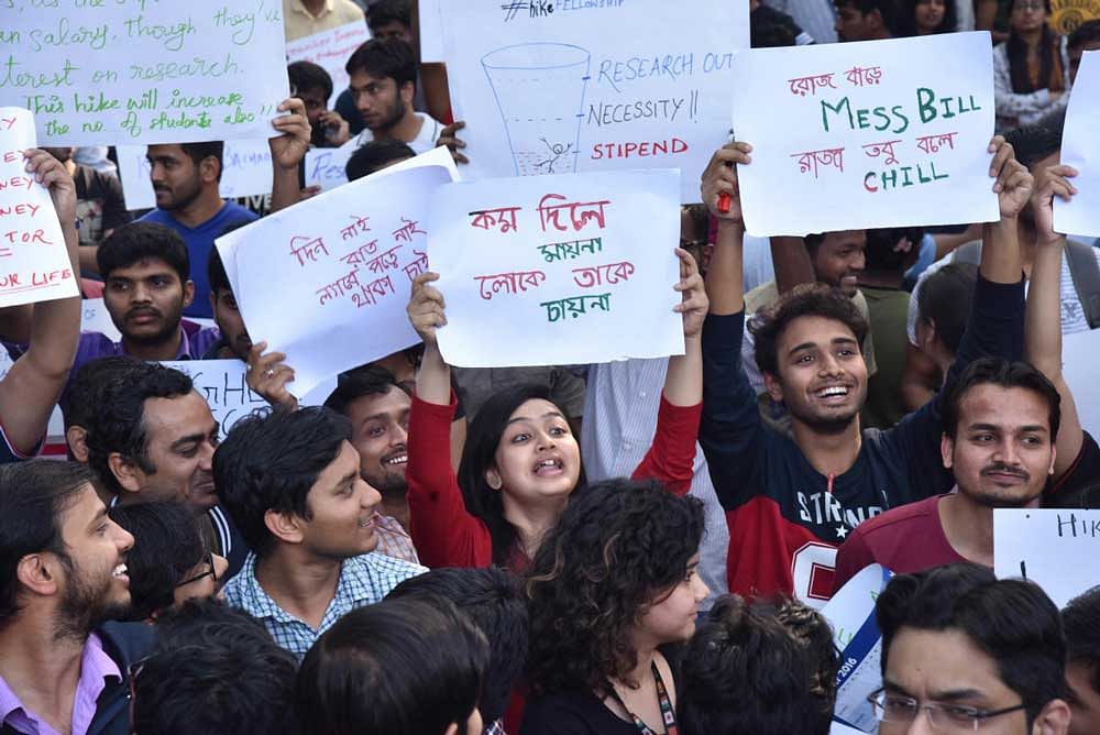 Research scholars from leading higher education institutions like the Indian Institute of Science (IISc), Nationwide protests on demanding an increase in fellowship grant, on National wide, in Bengaluru on Friday. DH Photo/ B H Shivakumar