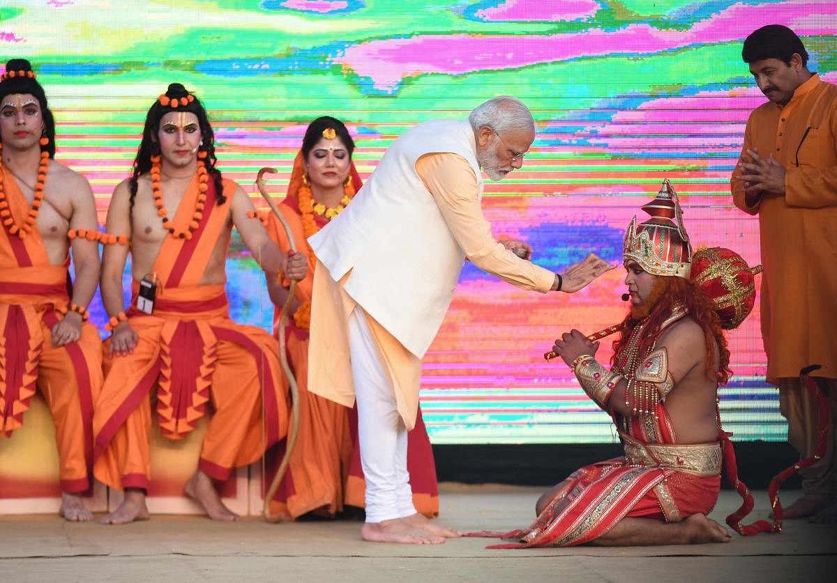 Prime Minister Narendra Modi performs religious rituals with performers at an event marking the Hindu festival of Dussehra in New Delhi on October 8, 2019. (Photo by AFP)