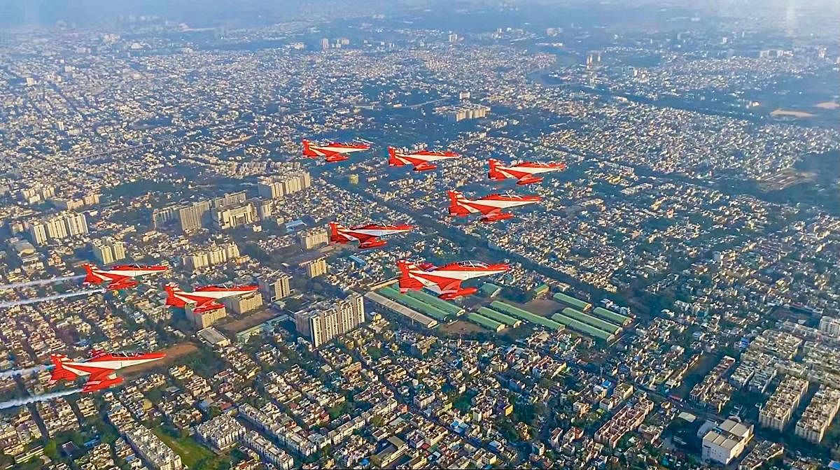 <div class="paragraphs"><p>Indian Air Force( IAF)'s Surya Kiran team perform a fly past over Marina beach, to commemorate the Golden Jubille year of the 1971 war, in Chennai. </p></div>