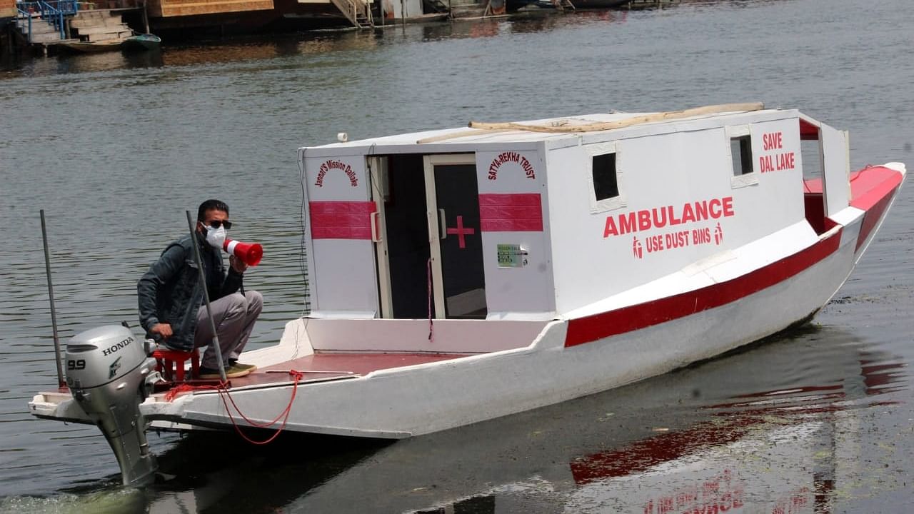 Srinagar's Dal Lake gets floating ambulance to aid Covid-19 patients