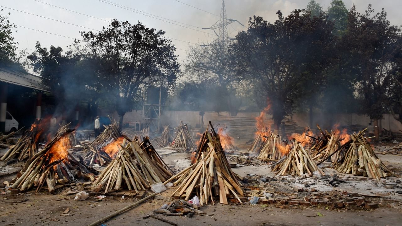 In Pics | Heart-wrenching scenes from Delhi's crematoriums & burial grounds amid swelling Covid cases